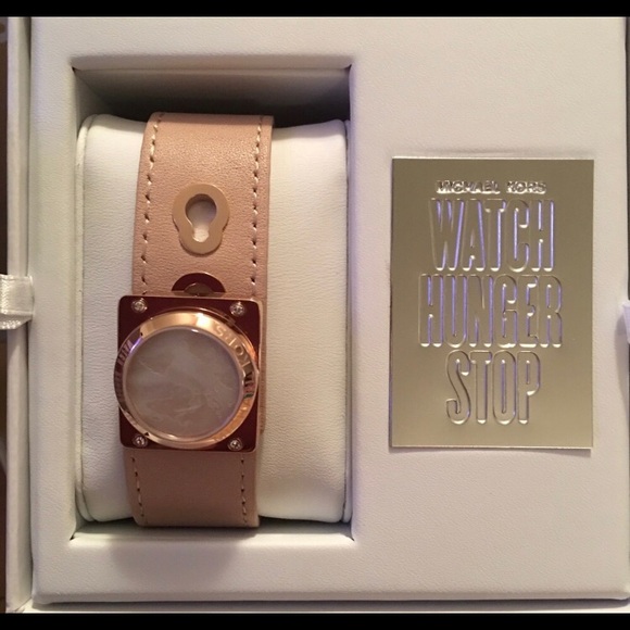 Michael Kors Activity Tracker - Picture 2 of 8